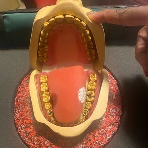 Foul smoker mouth display